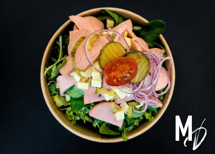 Bowl mit Wurst-Käse-Salat